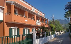 Alexandra'S Apartments